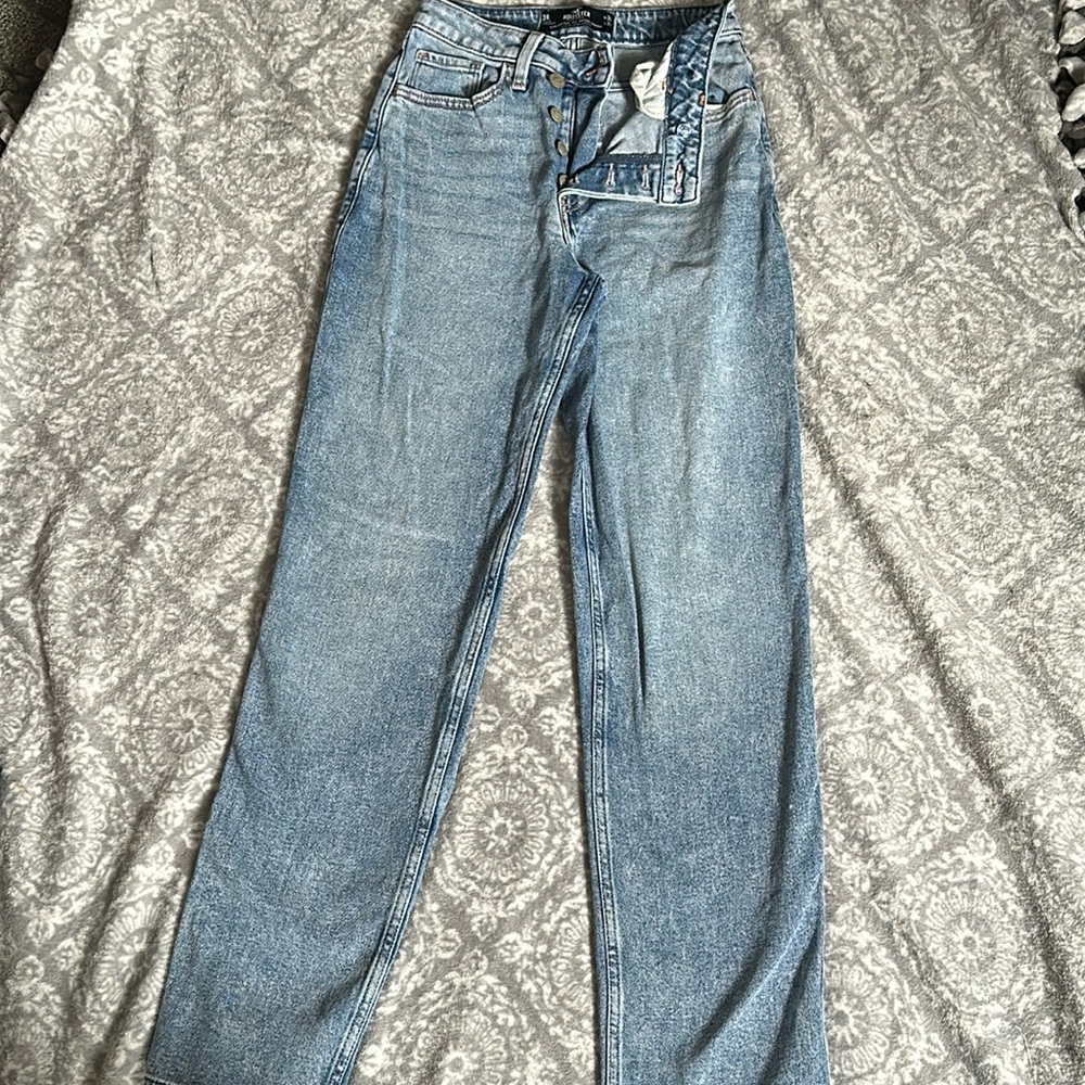 Hollister Ultra High-Rise ‘90s Vintage Straight Jeans